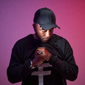 dramtic portrait of singer