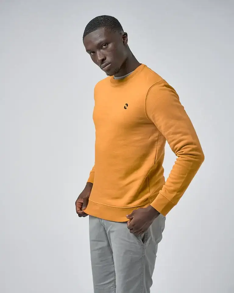 male model wearing Omnitau active wear