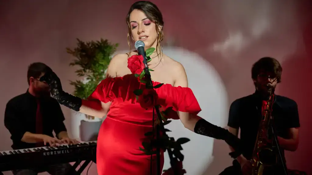 Sonia Elishiva perfomring a Jazz Melody